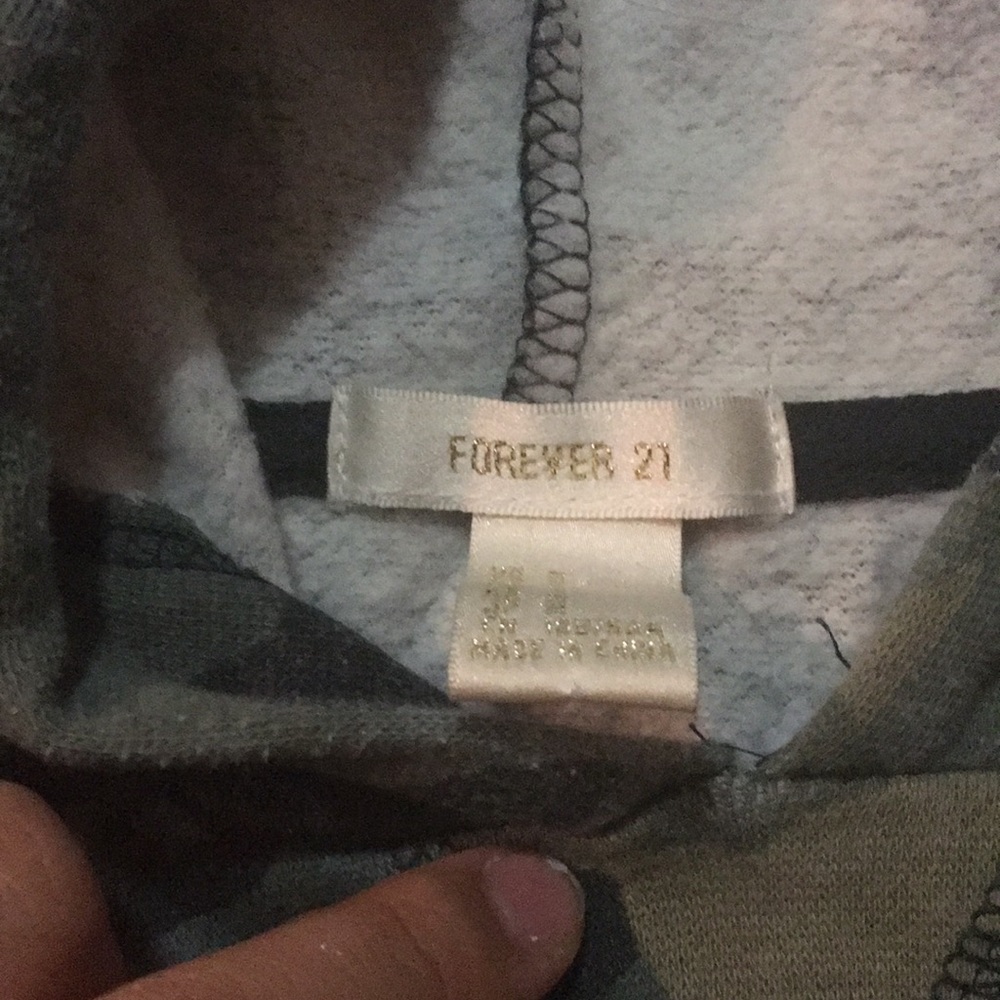 Crop top - Picture 2 of 2